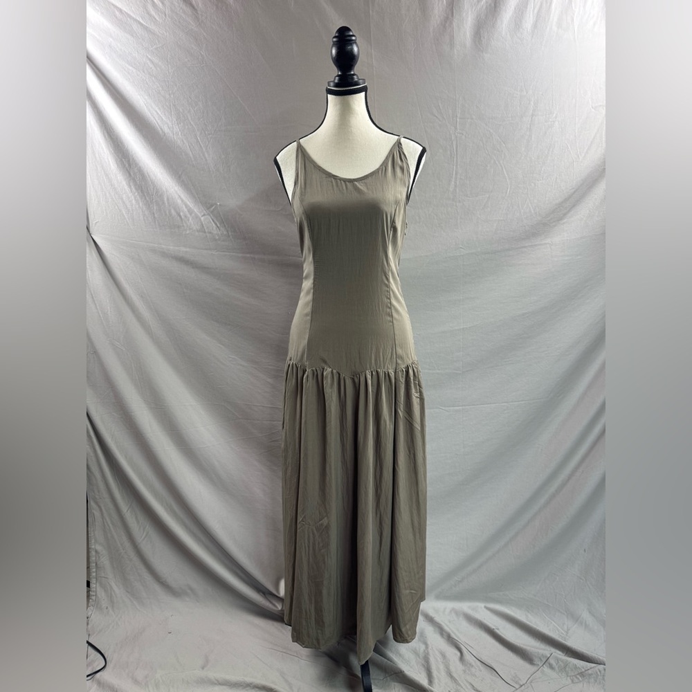 Minimalist Urban Sleeveless V-Neck Long Dress Olive - Picture 6 of 8
